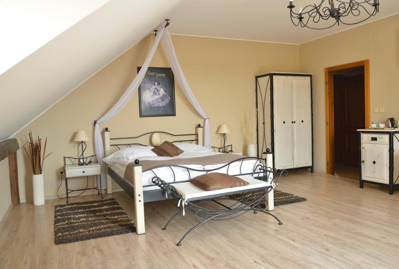 Vysoké Mýto Hotel Via Ironia מראה חיצוני תמונה