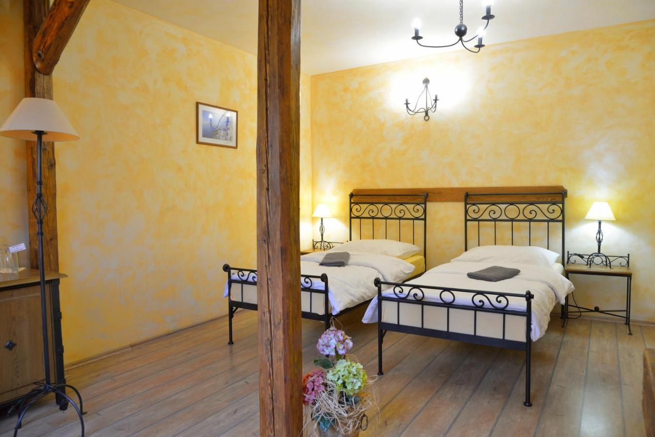 Vysoké Mýto Hotel Via Ironia מראה חיצוני תמונה