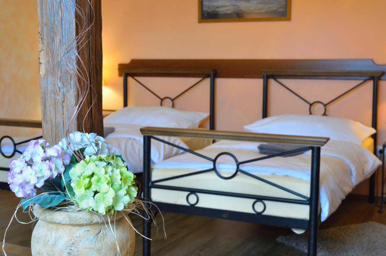 Vysoké Mýto Hotel Via Ironia מראה חיצוני תמונה
