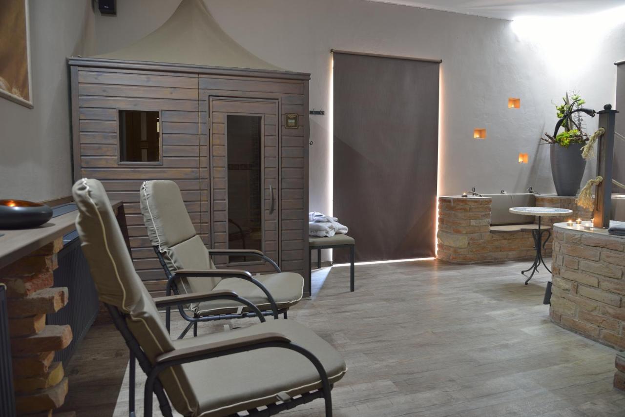 Vysoké Mýto Hotel Via Ironia מראה חיצוני תמונה