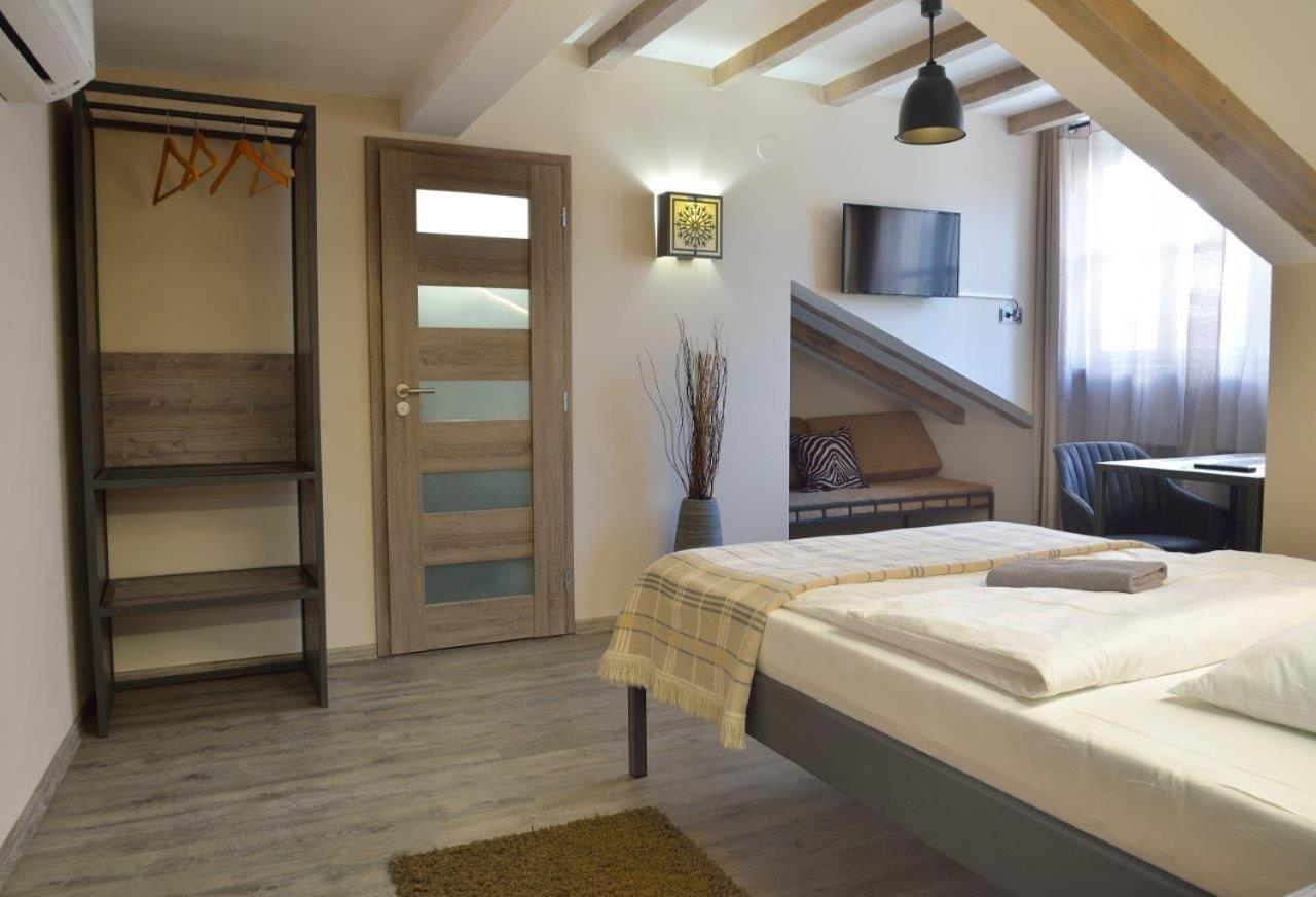 Vysoké Mýto Hotel Via Ironia מראה חיצוני תמונה
